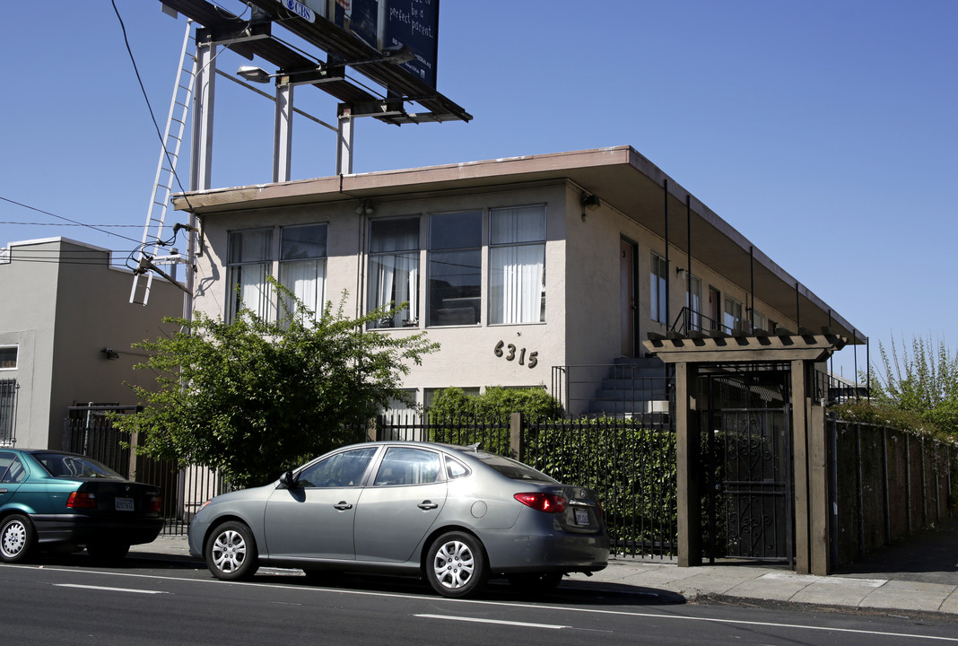 6315 Shattuck Ave in Oakland, CA - Foto de edificio