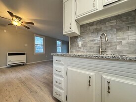 372 Rubber Ave in Naugatuck, CT - Building Photo