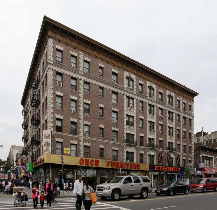 561 W 145th St in New York, NY - Building Photo