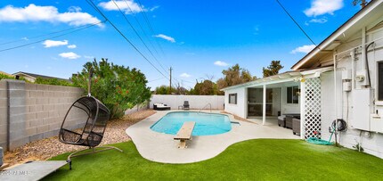 8631 E Jackrabbit Rd in Scottsdale, AZ - Building Photo - Building Photo