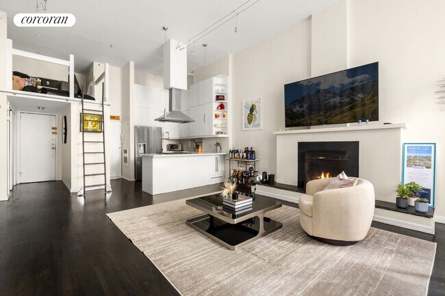 242 W 72nd St in New York, NY - Building Photo - Building Photo