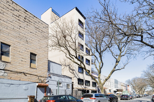 11 Weirfield St in Brooklyn, NY - Building Photo - Building Photo