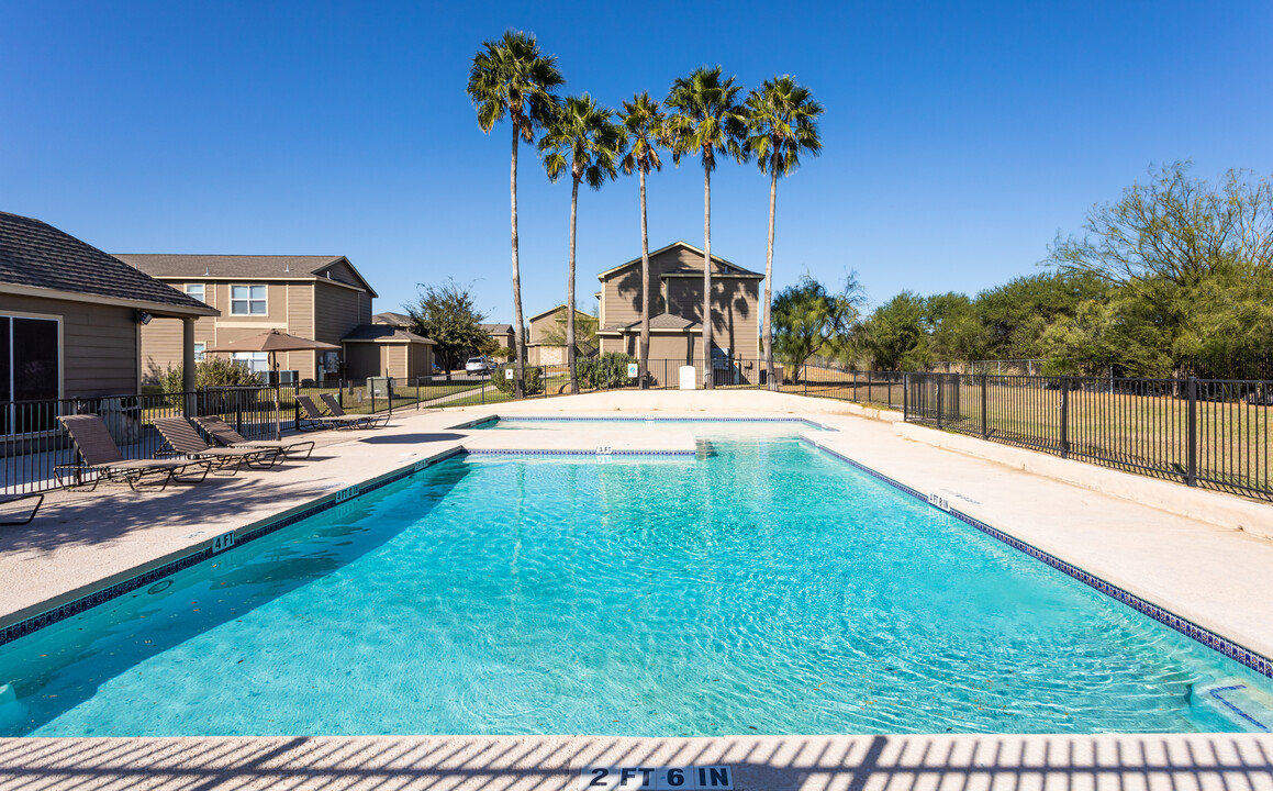 Rio Grande Ranch in Laredo, TX - Building Photo