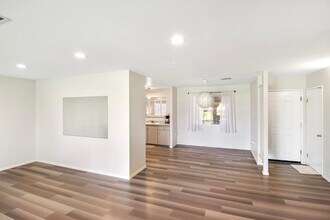 43480 Illinois Ave in Palm Desert, CA - Foto de edificio - Building Photo