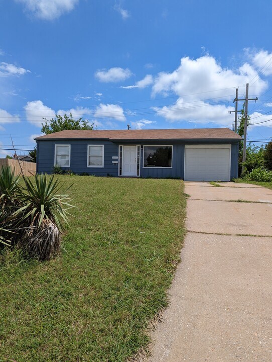 2340 NW Lincoln Ave in Lawton, OK - Building Photo