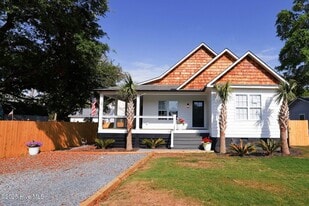 130 NE 23rd St in Oak Island, NC - Building Photo