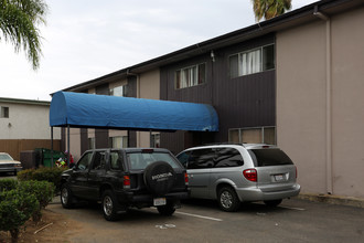 Courtyard Villas in El Cajon, CA - Building Photo - Building Photo