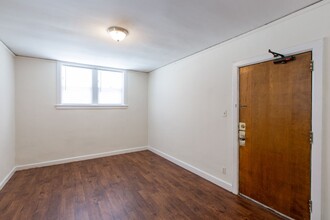 3508 Dupont Ave S in Minneapolis, MN - Building Photo - Interior Photo