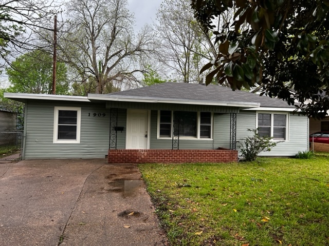 1909 McCall St in Bossier City, LA - Building Photo