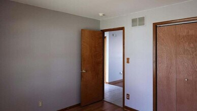 8732 Madison St in Merrillville, IN - Foto de edificio - Building Photo