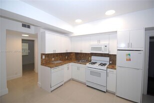 1559 Meridian Ave in Miami Beach, FL - Building Photo