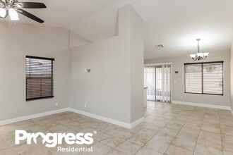 10842 W Sands Dr in Sun City, AZ - Foto de edificio - Building Photo