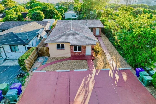 2931 SW 39th Ave in Miami, FL - Building Photo - Building Photo