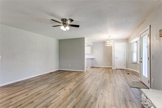 1022 Garden Grove in Yukon, OK - Building Photo - Building Photo