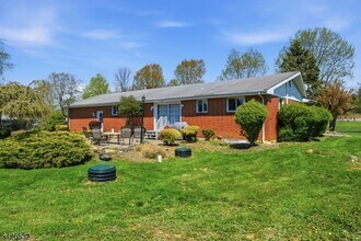 131 Califon Rd in Washington Township, NJ - Building Photo - Building Photo