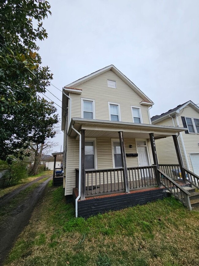 property at 3408 Bainbridge Blvd