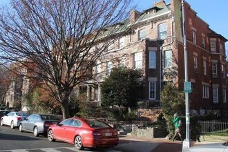 3210 17th St NW, Unit 2 in Washington, DC - Foto de edificio - Building Photo