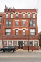 660 W Grand Ave, Unit 3W in Chicago, IL - Building Photo - Building Photo