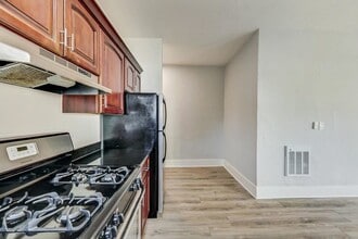 1444 1st Ave Pl in Oakland, CA - Building Photo - Building Photo