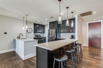 1505 Elm St in Dallas, TX - Building Photo - Building Photo