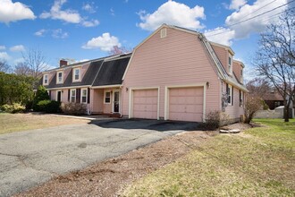 58 Revere Rd in Woburn, MA - Foto de edificio - Building Photo