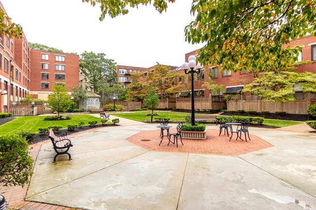 85 Brainerd Rd, Unit 1 in Boston, MA - Foto de edificio - Building Photo