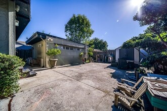 627 Hopkins Ave in Redwood City, CA - Building Photo - Building Photo