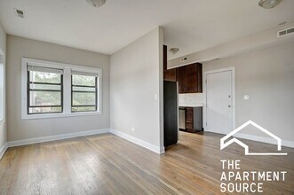 3407 W Fullerton Ave, Unit 2C in Chicago, IL - Building Photo - Building Photo