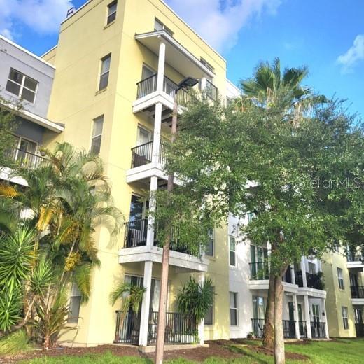 1501 Doyle Carlton Dr in Tampa, FL - Foto de edificio