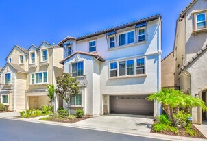 2889 Plaza del Amo in Torrance, CA - Building Photo