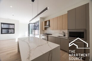 153 E Ohio St in Chicago, IL - Building Photo