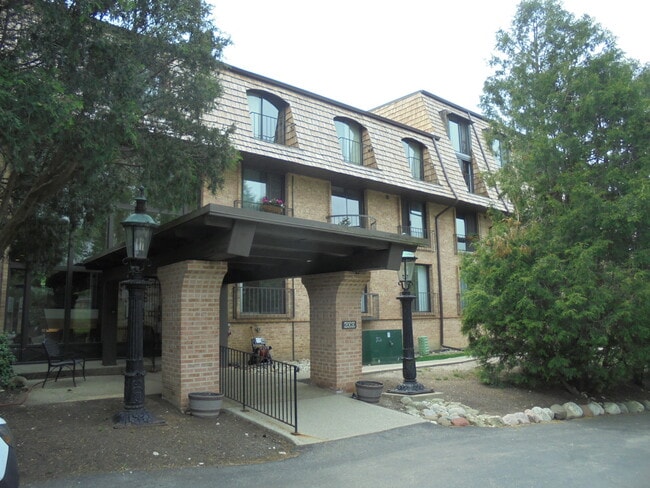 property at 600 W Russell St