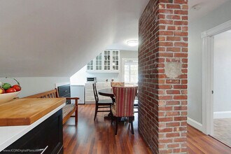 30 Harrison Ave in Newport, RI - Foto de edificio - Building Photo