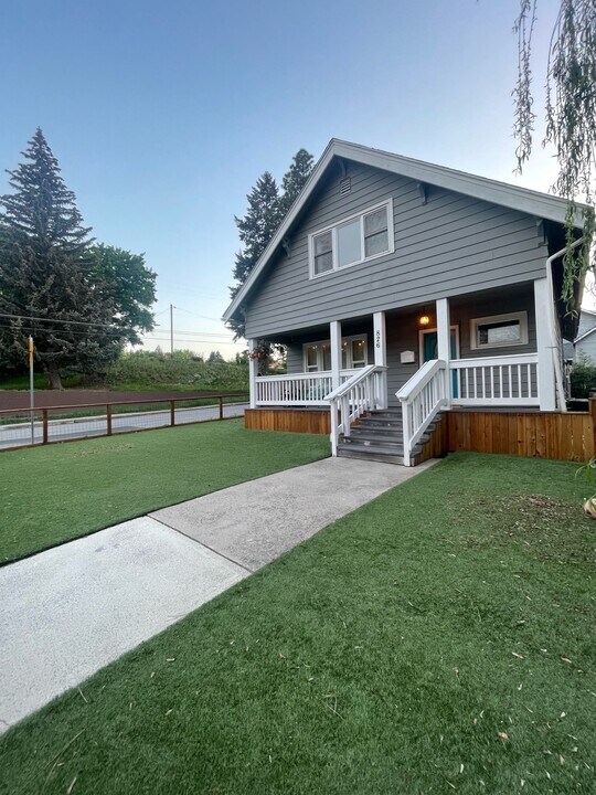 826 S Ivory St, Unit Downstairs in Spokane, WA - Building Photo