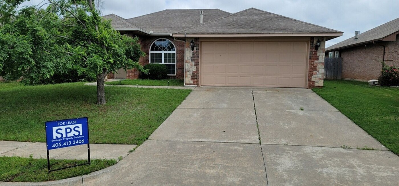 7916 Breezewood Dr in Oklahoma City, OK - Building Photo