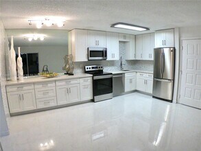 4760 NW 102nd Ave in Doral, FL - Building Photo - Building Photo