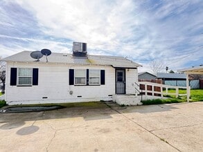 9809 Aim Ave in Bakersfield, CA - Building Photo - Building Photo