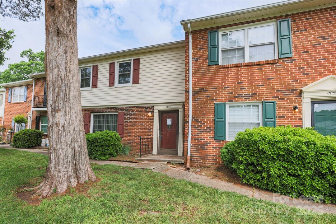 11018 Hunter Trail Ln in Charlotte, NC - Building Photo