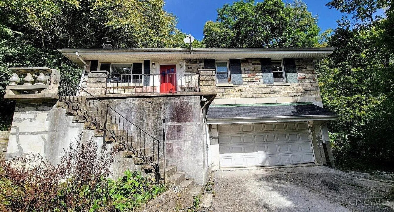 418 Roebling Rd in Cincinnati, OH - Building Photo