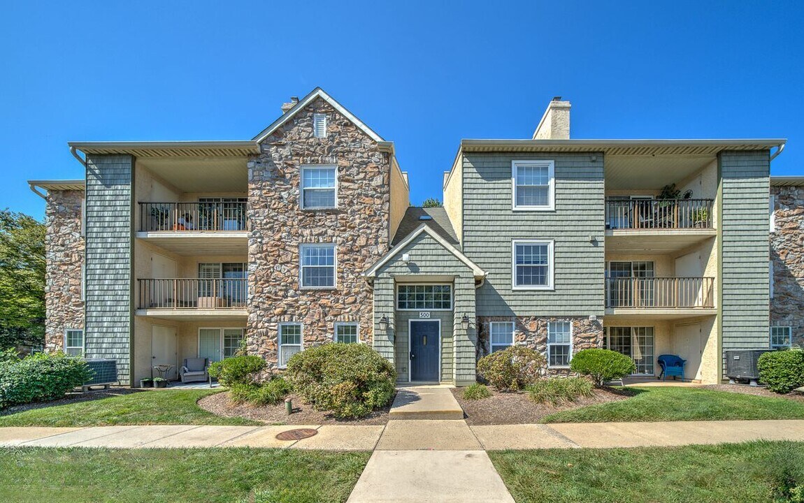 510 Deer Run in Eagleville, PA - Foto de edificio