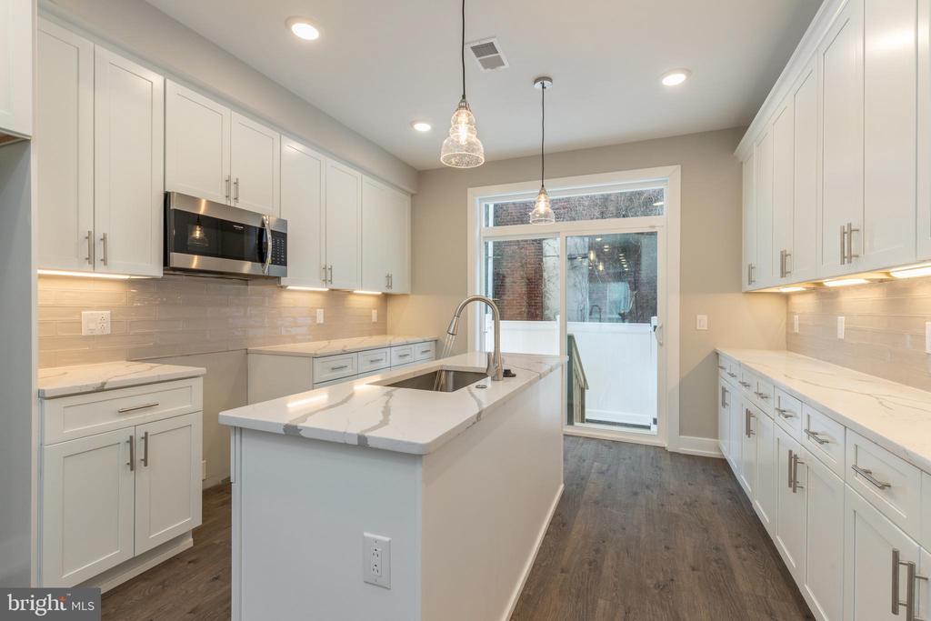 143 W Huntingdon St in Philadelphia, PA - Building Photo