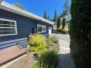 4314 Eagle View Ct in Anacortes, WA - Building Photo - Building Photo