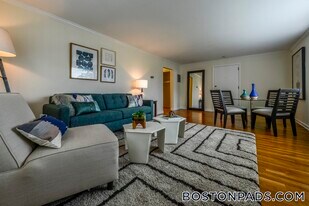 8 Captain Parker Arms in Lexington, MA - Building Photo