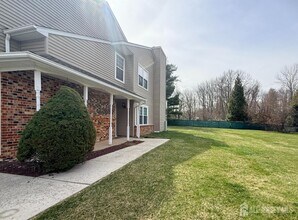 15 Lindsey Cir in Old Bridge, NJ - Building Photo - Building Photo