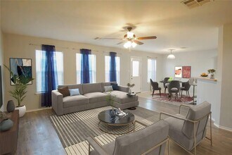 210 King Ridge Dr in Buda, TX - Building Photo - Building Photo