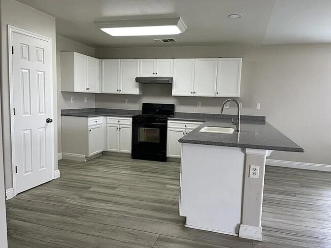 12318 Maclure Dr in Bakersfield, CA - Building Photo - Building Photo