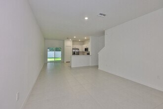 2637 Sunray Venus Wy in Ruskin, FL - Foto de edificio - Building Photo