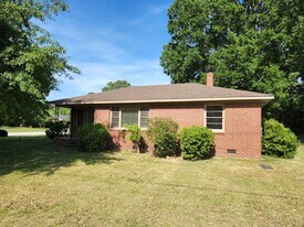 1324 Mt Gallant Rd in Rock Hill, SC - Building Photo