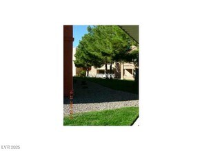 5068 S Rainbow Blvd in Las Vegas, NV - Building Photo - Building Photo