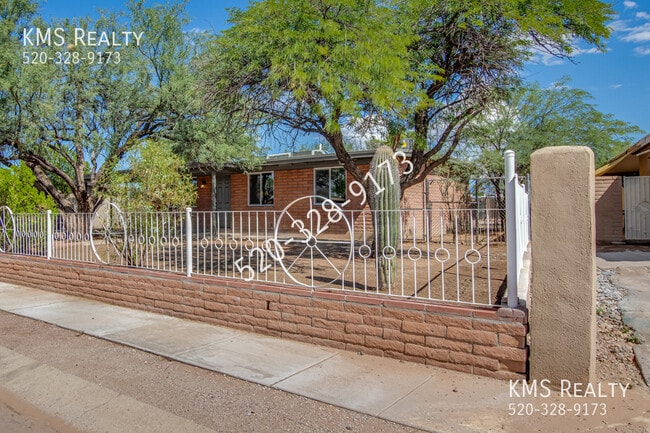 4539 S Camino Barrera in Tucson, AZ - Building Photo - Building Photo
